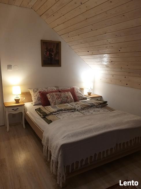 Wakacje 2026 w Białym Domku nad jeziorem