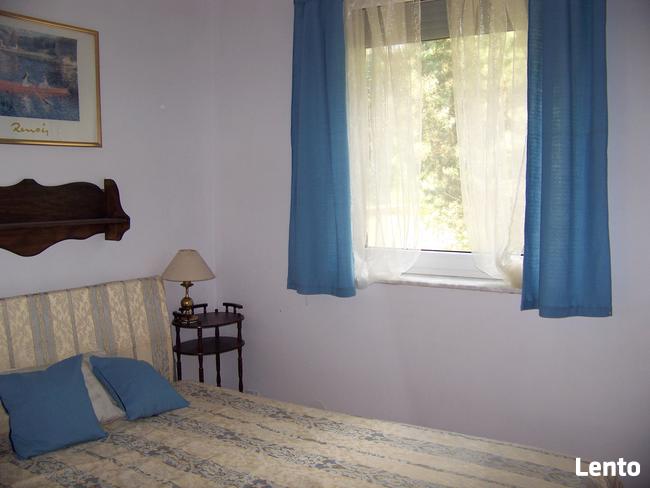 Wakacje 2026 w Białym Domku nad jeziorem