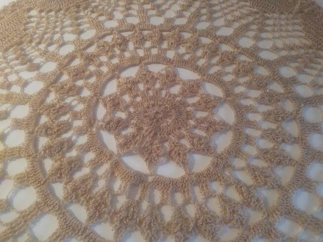 Sprzedam serwetę szydełkową okrągłą