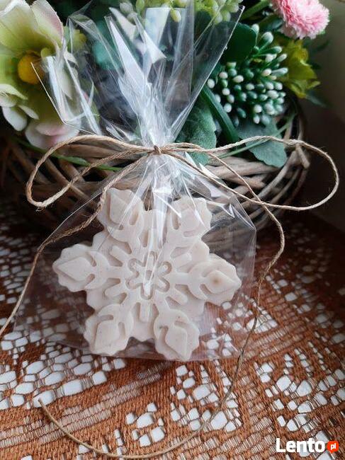 Mydełka w kształcie śnieżynek o zapachu piernika z anyżem