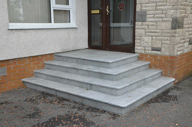 Schody, parapety, blaty z granitu, marmuru itp.