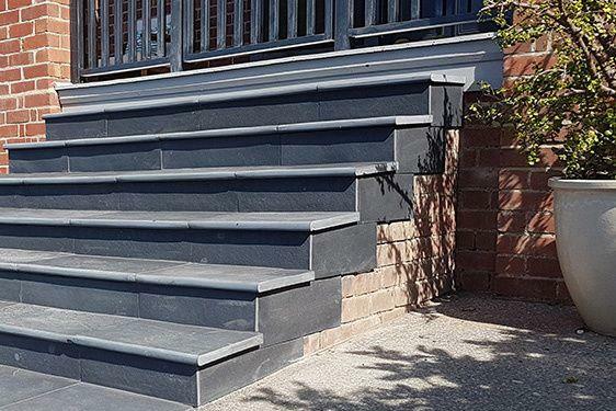 Schody, parapety, blaty z granitu, marmuru itp.