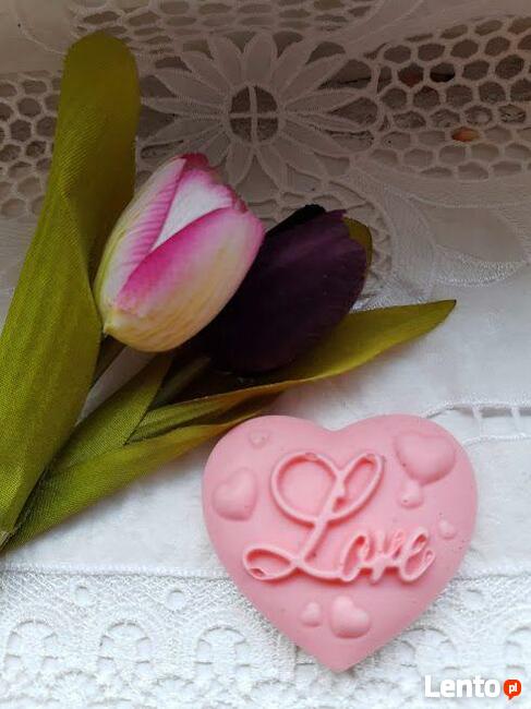 Ozdobne mydełko handmade serce Love o zapachu granatu