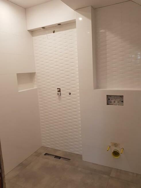 Układanie gresu, ceramiki, kamienia dek. / Łazienki