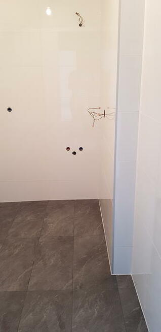 Układanie gresu, ceramiki, kamienia dek. / Łazienki