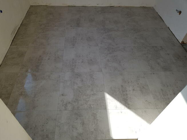 Układanie gresu, ceramiki, kamienia dek. / Łazienki