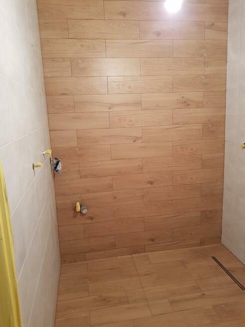 Układanie gresu, ceramiki, kamienia dek. / Łazienki