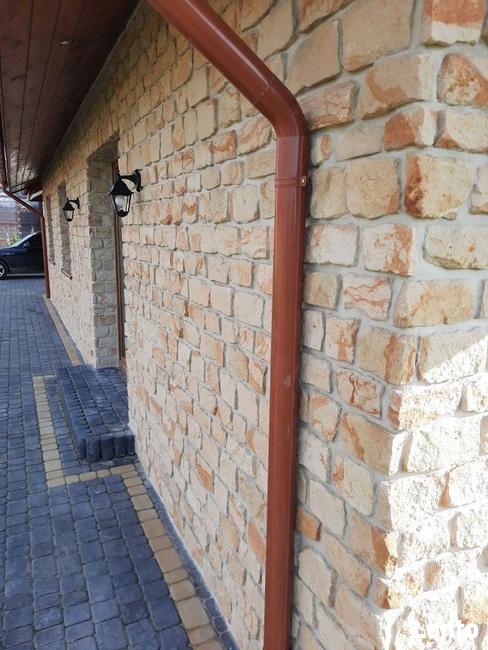 Kamień ozdobny na ociepleniu ze styropianu wełny mineralnej