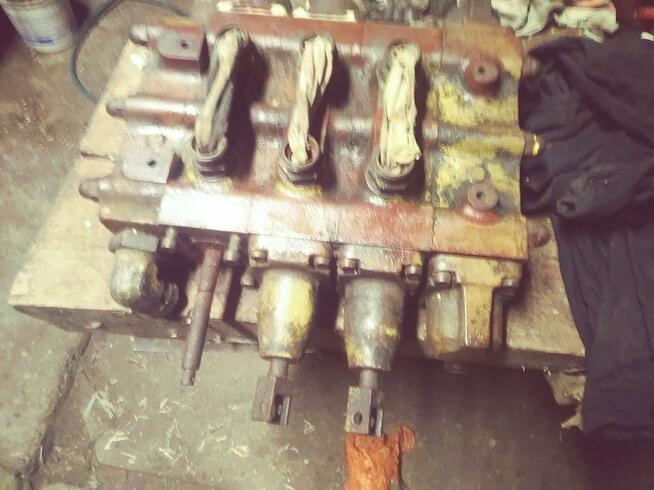 Rozdzielacz do koparki