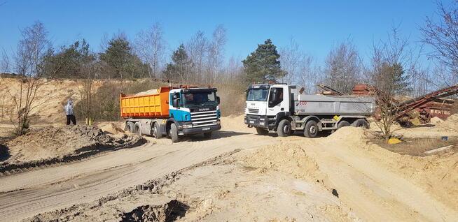 zasypywanie fundamentów, piach, piasek, koparka, wywrotka