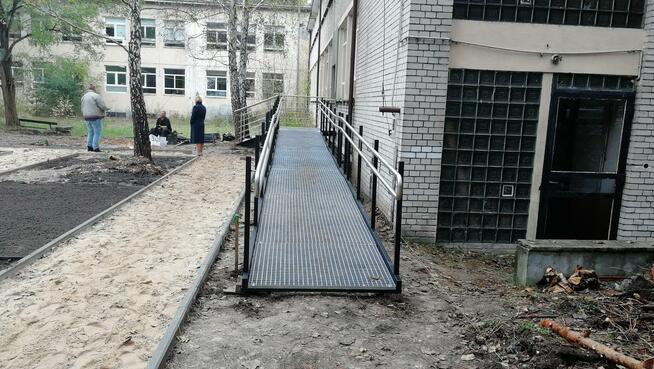 Podjazdy dla niepełnosprawnych rampy