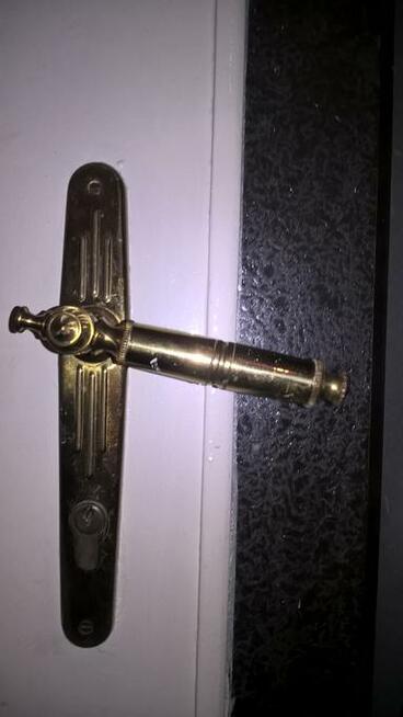 Stara mosiężna klamka z szyldem zamek z wkładką klucz PRL