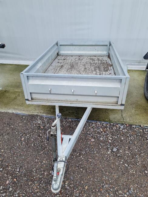 Wynajem wypożyczalnia przyczepa reklamowa reklama baner