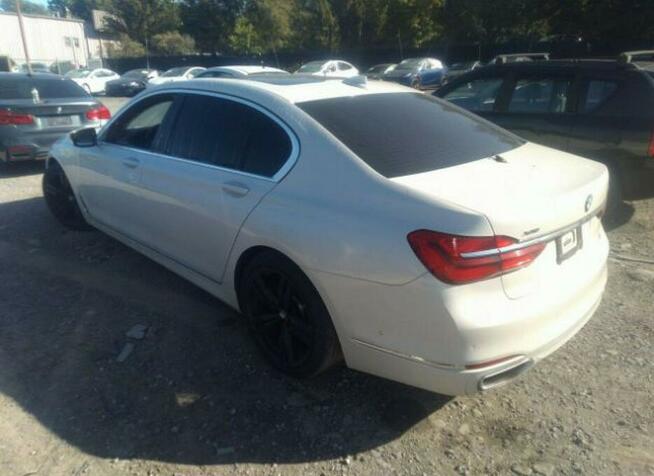 BMW 750 2016, 4.4L, 4x4, po kradzieży