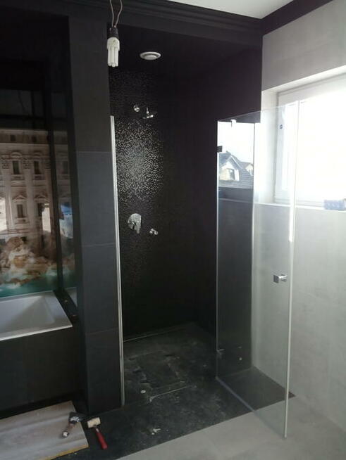 Drzwi przesuwne szklane, kabiny prysznicowe, balustrady