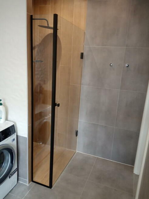 Drzwi przesuwne szklane, kabiny prysznicowe, balustrady