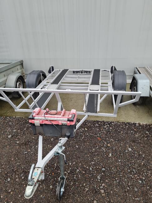 Wynajem wypożyczalnia przyczepa reklamowa reklama baner