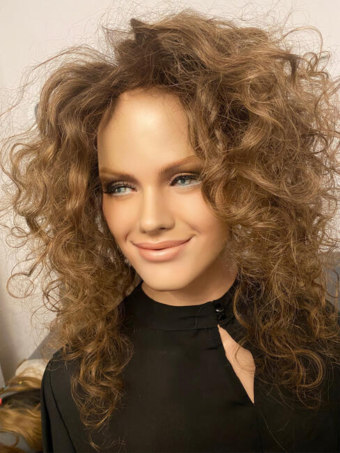 Niechirurgiczne uzupełnianie włosów - rekonstrukcja włosów