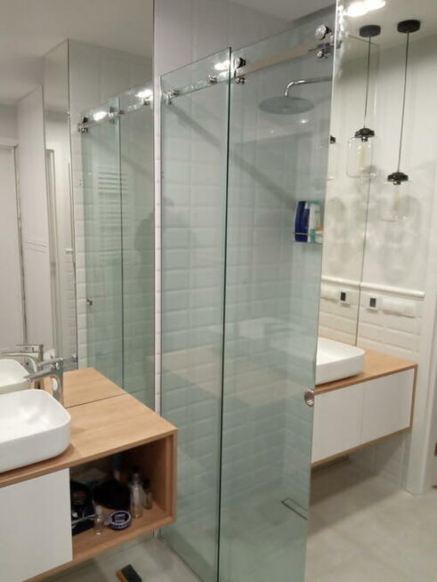 Drzwi przesuwne szklane, kabiny prysznicowe, balustrady