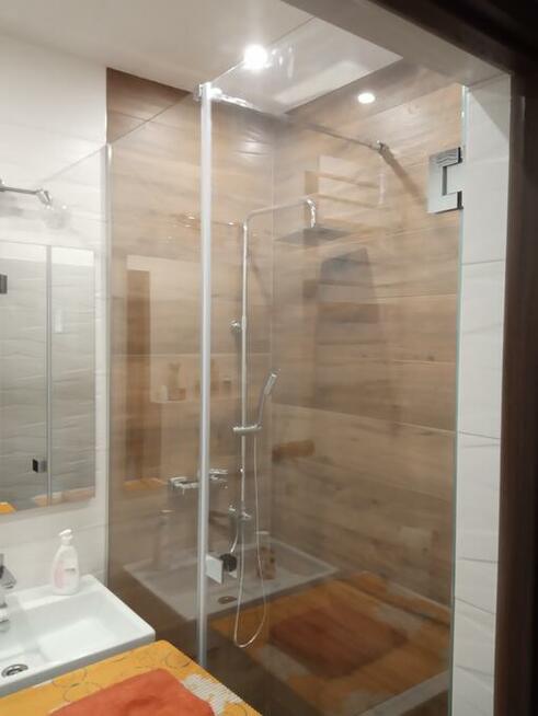 Drzwi przesuwne szklane, kabiny prysznicowe, balustrady