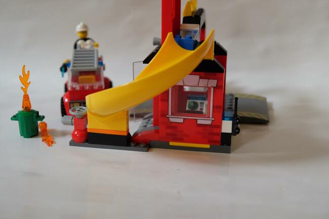 Lego Juniors- 10720, 10671- helikopter policyjny, remiza