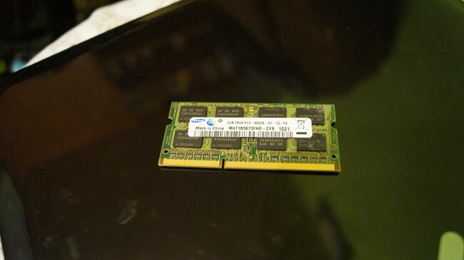 Pamięć SAMSUNG 2GB DDR3 1066MHz 2Rx8 PC3-8500S-07-10-F2