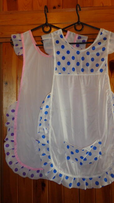 Fartuszki nowe , języczki damskie , młodzieżowe kolory,