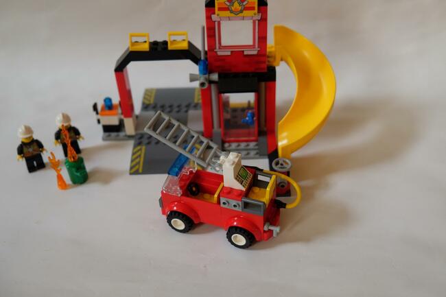 Lego Juniors- 10720, 10671- helikopter policyjny, remiza