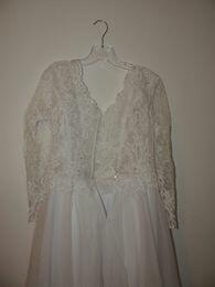 Biała suknia ślubna