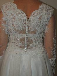 Biała suknia ślubna