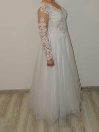 Biała suknia ślubna