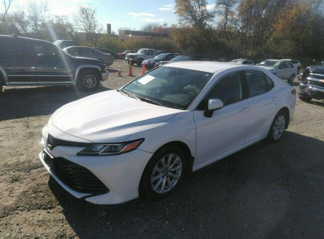 Toyota Camry 2019, 2.5L, porysowany
