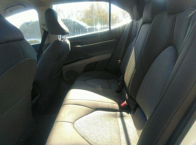 Toyota Camry 2019, 2.5L, porysowany