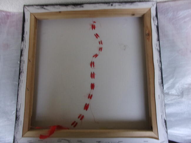 Obraz wyjątkowy ROZDARTE SERCE ale zszyte tasiemką