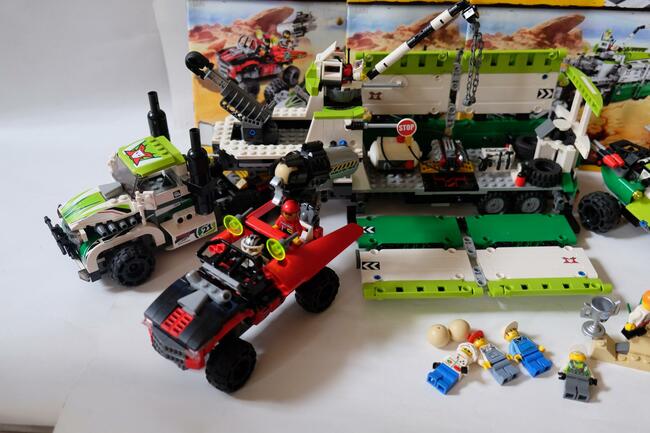 Lego World Racers 8864 - Pustynia zniszczenia- wielkie auto