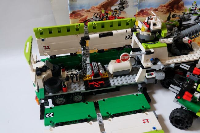 Lego World Racers 8864 - Pustynia zniszczenia- wielkie auto