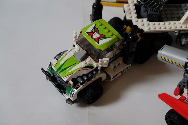 Lego World Racers 8864 - Pustynia zniszczenia- wielkie auto