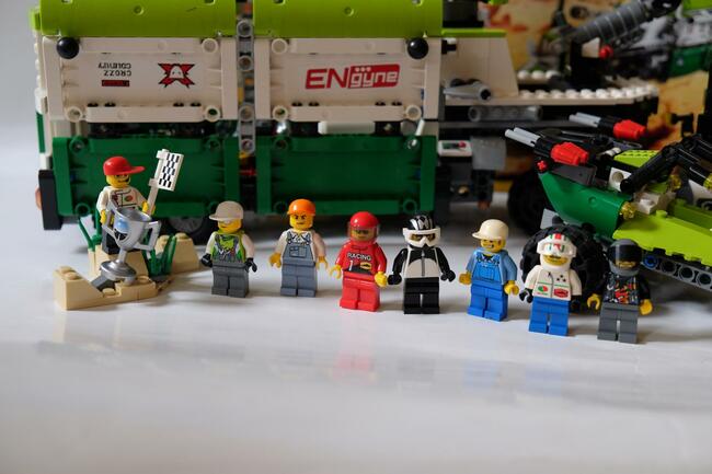 Lego World Racers 8864 - Pustynia zniszczenia- wielkie auto