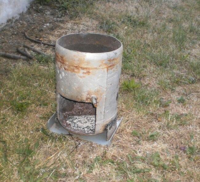 Grill ogrodowy. piec rakietowy