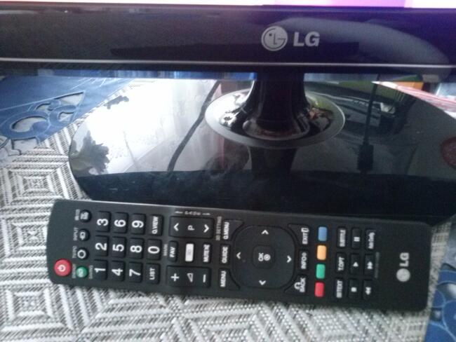 Telewizor LCD LG, 27cal, model: DM2780D - PZ, nowy, 1000 zł.