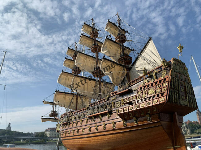 Tall Ship Le Protecteur Model Jedyny z czerwonymi żaglami