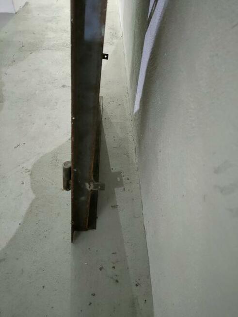 Drzwi stalowe pancerne z zabezpieczeniem