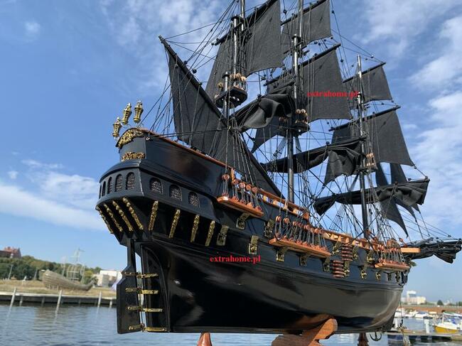 Tall Ship Le Protecteur Model Jedyny z czerwonymi żaglami