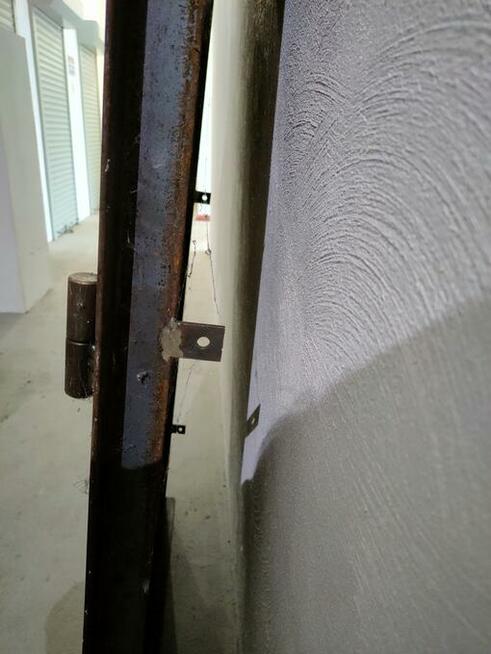 Drzwi stalowe pancerne z zabezpieczeniem