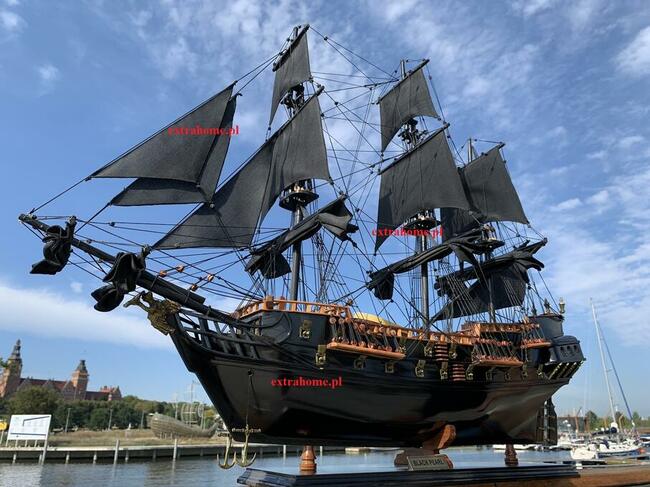 Tall Ship Le Protecteur Model Jedyny z czerwonymi żaglami