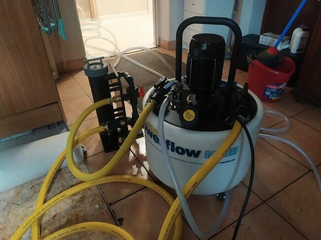 Chemiczne czyszczenie instalacji grzejnikowych i podłogowych