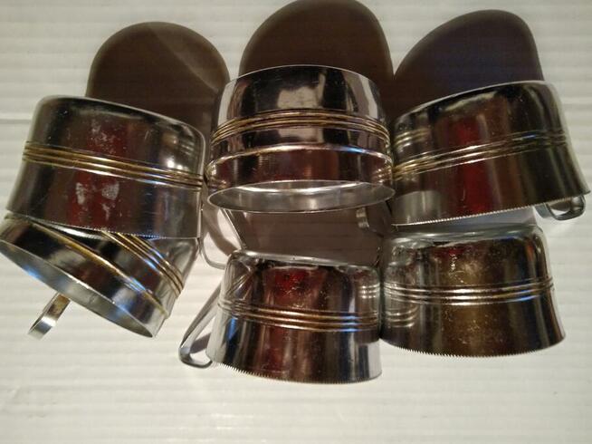 Koszyczki ,pojemniczki aluminiowe na szklanki z uszkiem.