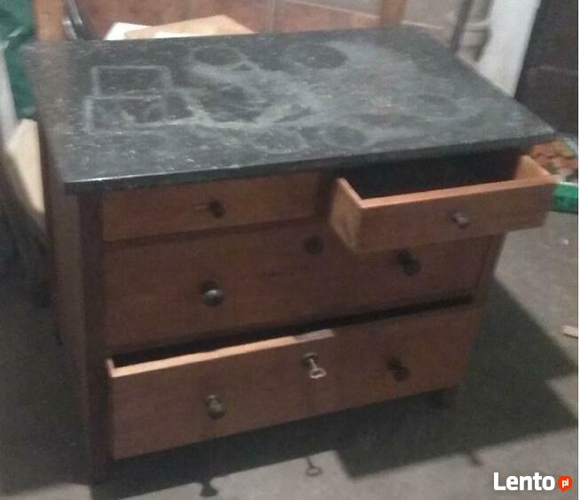Toaletka z marmurowym blatem