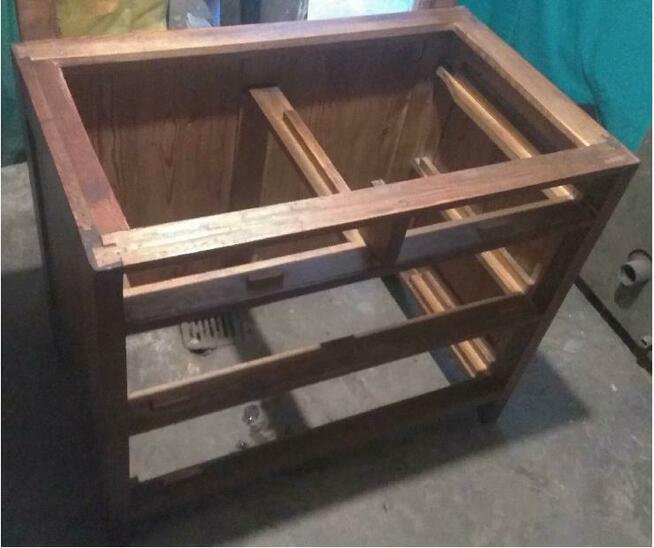 Toaletka z marmurowym blatem