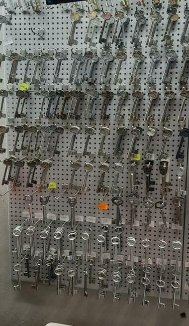 Dorabianie kluczy samochodowych, mieszkaniowych. Szewc